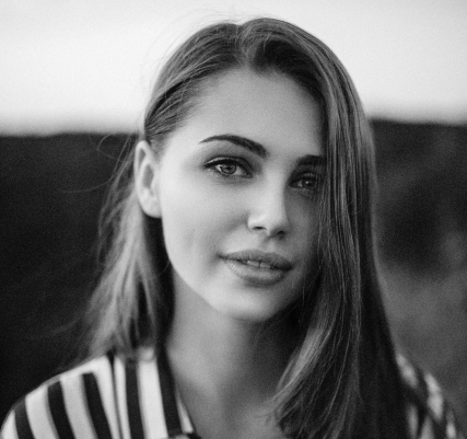 Our expert Regina, data analyst